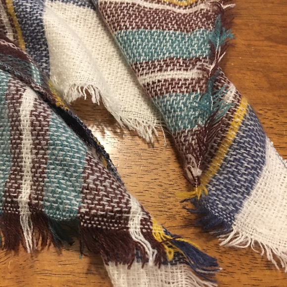 NWT Plaid Blanket Scarf Wrap - Picture 4 of 7